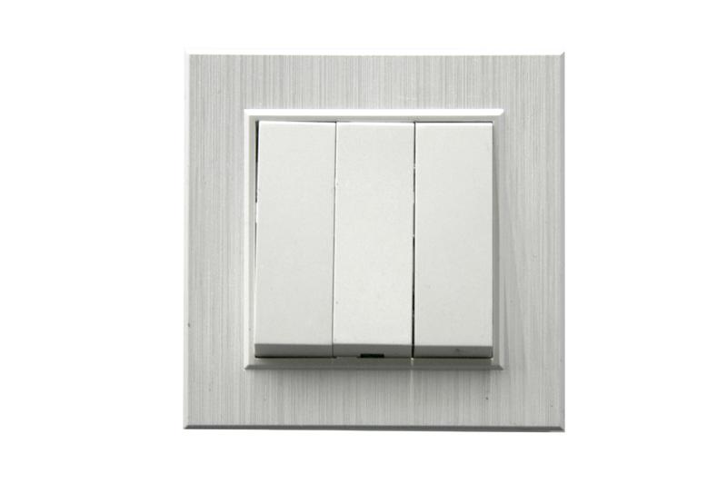 Выключатель 3-клав. 1 вход 3 выхода Karea LINE STAR жемчуж. Makel 86100091