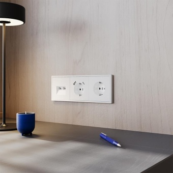 Розетка 1-м СП S70 16А с USB A+С с заземл. защ. шторки механизм бел. матов. Voltum VLS040502