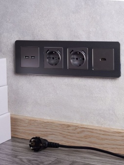 Розетка BRITE РЮш10-1-БрС 16А с USB A+A 2.1А с заземл. защ. шторки механизм сталь IEK BR-R14-16-U21-D21-K46