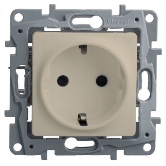 Розетка СП Etika 16А 2P+E немецк. стандарт винт. клеммы сл. кость IEK 672324