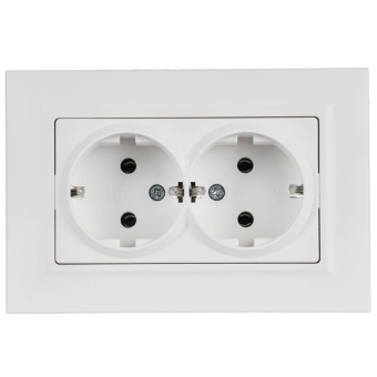 Розетка 2-м СП BRITE РСПл12-3-БрАБ 16А в сборе с заземл. без защ. шторок плоская арктич. бел. IEK BR-R27-16-K91-F