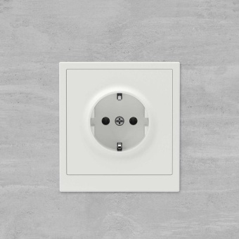 Розетка силовая KANT 2P+E без шторки бел. песок DKC 7010033