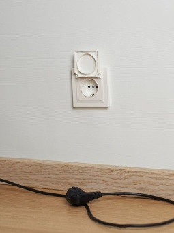Розетка BRITE РСбш10-3-БрЖ 16А IP20 с заземл. защ. шторки с крышкой механизм жемчуж. IEK BR-R16-16-K36