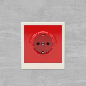 Розетка силовая KANT 2P+E защ. шторки красн. сатин DKC 7001003